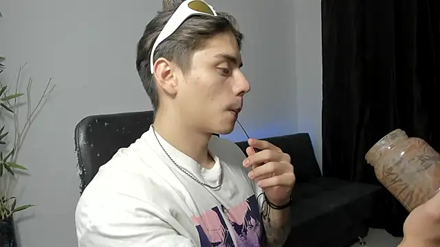 Snapshot of Giordano_Russo chatting on December 14, 2024, 12:11 am Giordano Russo online show from December 14, 2024, 12:11 am