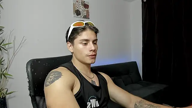 Snapshot of Giordano_Russo chatting on December 15, 2024, 2:52 am Giordano Russo online show from December 15, 2024, 2:52 am