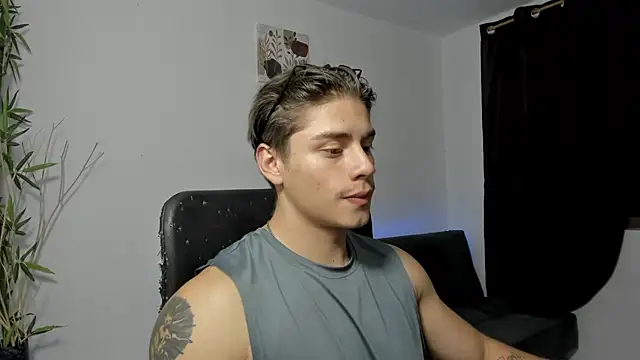 Snapshot of Giordano_Russo chatting on December 17, 2024, 4:01 am Giordano Russo online show from December 17, 2024, 4:01 am