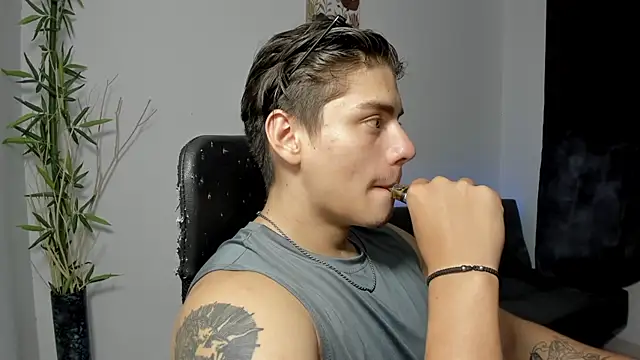 Snapshot of Giordano_Russo chatting on December 17, 2024, 7:07 am Giordano Russo online show from December 17, 2024, 7:07 am