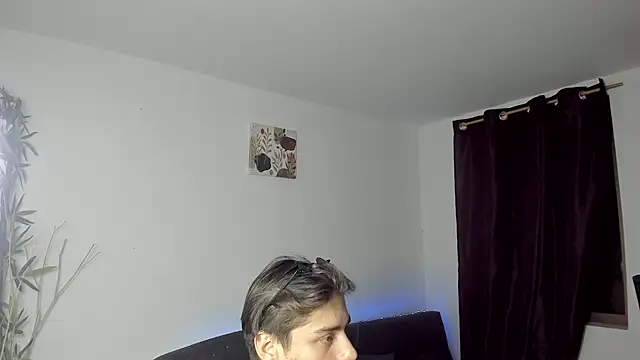 Snapshot of Giordano_Russo chatting on December 20, 2024, 4:31 am Giordano Russo online show from December 20, 2024, 4:31 am