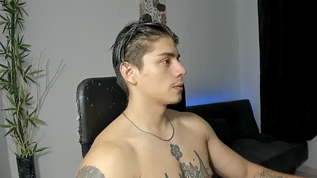 Snapshot of Giordano_Russo chatting on December 21, 2024, 6:09 am Giordano Russo online show from December 21, 2024, 6:09 am