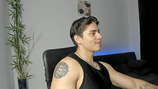 Snapshot of Giordano_Russo chatting on December 24, 2024, 7:06 am Giordano Russo online show from December 24, 2024, 7:06 am