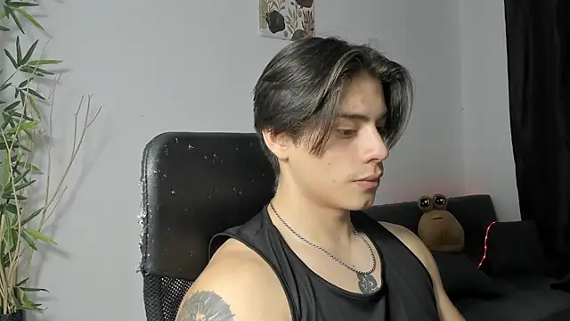 Snapshot of Giordano_Russo chatting on January 3, 2025, 1:38 am Giordano Russo online show from January 3, 2025, 1:38 am