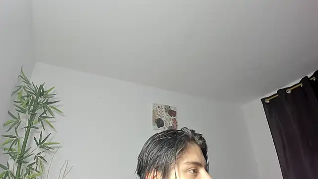 Snapshot of Giordano_Russo chatting on January 4, 2025, 8:27 pm Giordano Russo online show from January 4, 2025, 8:27 pm