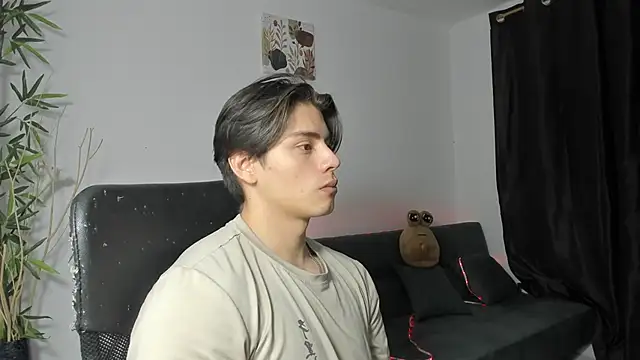 Snapshot of Giordano_Russo chatting on January 5, 2025, 10:50 pm Giordano Russo online show from January 5, 2025, 10:50 pm