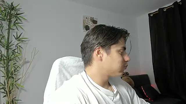 Snapshot of Giordano_Russo chatting on January 6, 2025, 10:05 pm Giordano Russo online show from January 6, 2025, 10:05 pm