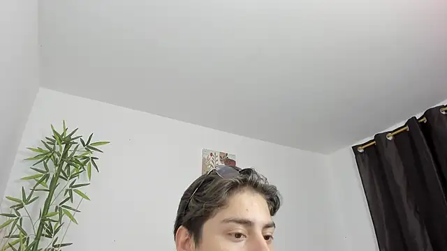 Snapshot of Giordano_Russo chatting on January 8, 2025, 11:19 pm Giordano Russo online show from January 8, 2025, 11:19 pm