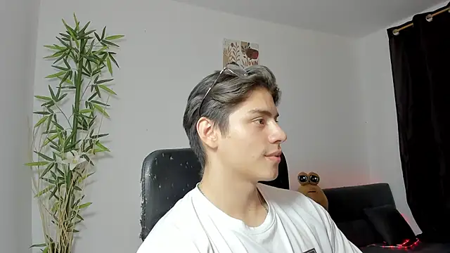 Snapshot of Giordano_Russo chatting on January 9, 2025, 2:22 am Giordano Russo online show from January 9, 2025, 2:22 am