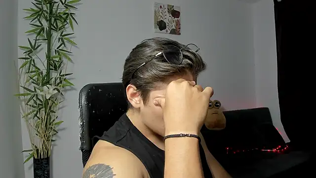 Snapshot of Giordano_Russo chatting on January 10, 2025, 2:04 am Giordano Russo online show from January 10, 2025, 2:04 am