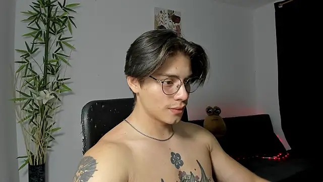 Snapshot of Giordano_Russo chatting on January 10, 2025, 5:05 am Giordano Russo online show from January 10, 2025, 5:05 am