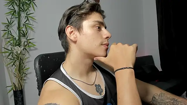 Snapshot of Giordano_Russo chatting on January 11, 2025, 4:27 am Giordano Russo online show from January 11, 2025, 4:27 am