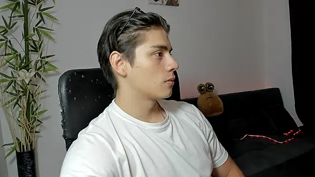 Snapshot of Giordano_Russo chatting on January 12, 2025, 5:45 am Giordano Russo online show from January 12, 2025, 5:45 am