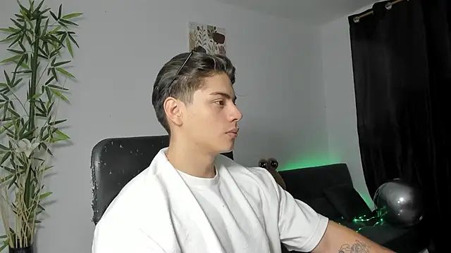 Snapshot of Giordano_Russo chatting on January 23, 2025, 1:56 pm Giordano Russo online show from January 23, 2025, 1:56 pm