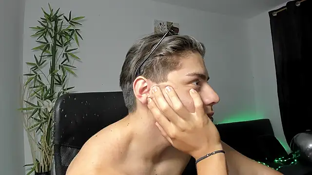 Snapshot of Giordano_Russo chatting on January 23, 2025, 8:02 pm Giordano Russo online show from January 23, 2025, 8:02 pm