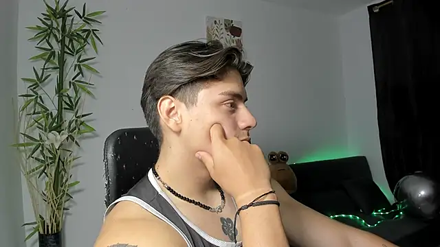 Snapshot of Giordano_Russo chatting on January 24, 2025, 5:11 pm Giordano Russo online show from January 24, 2025, 5:11 pm