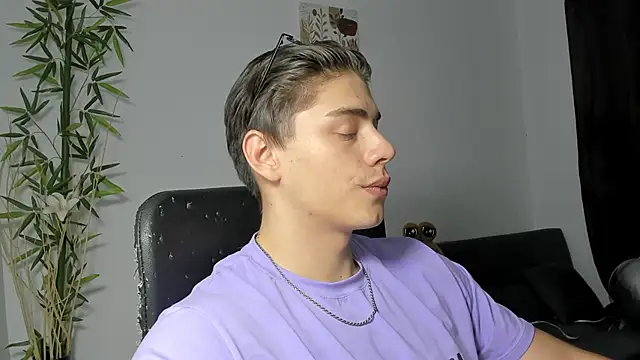 Snapshot of Giordano_Russo chatting on January 27, 2025, 2:20 am Giordano Russo online show from January 27, 2025, 2:20 am