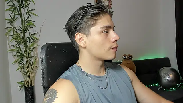 Snapshot of Giordano_Russo chatting on January 27, 2025, 10:38 pm Giordano Russo online show from January 27, 2025, 10:38 pm