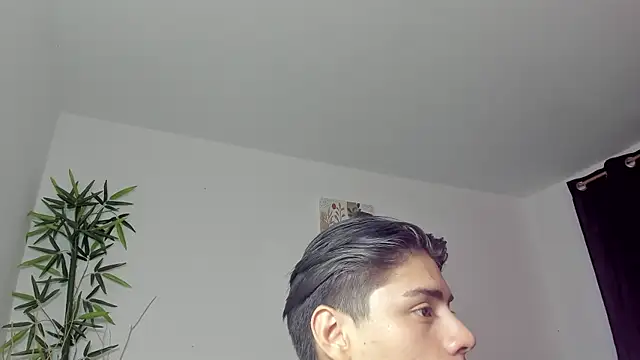 Snapshot of Giordano_Russo chatting on January 28, 2025, 1:39 am Giordano Russo online show from January 28, 2025, 1:39 am