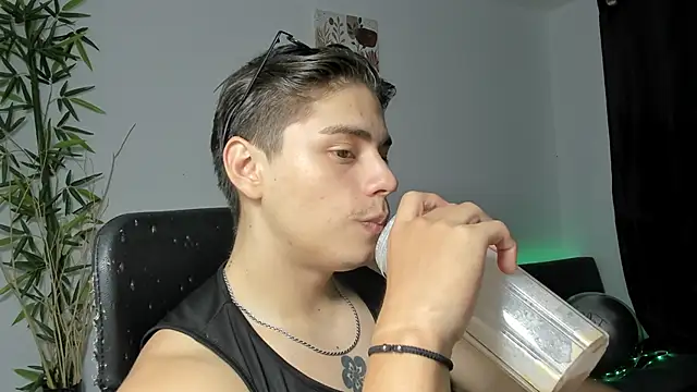 Snapshot of Giordano_Russo chatting on January 29, 2025, 2:19 am Giordano Russo online show from January 29, 2025, 2:19 am