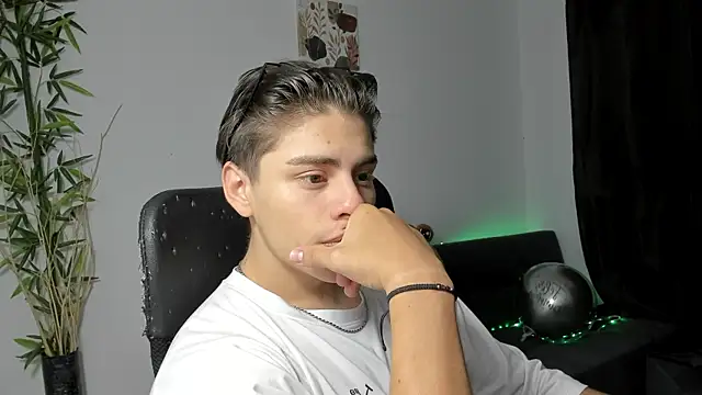 Snapshot of Giordano_Russo chatting on January 30, 2025, 1:31 pm Giordano Russo online show from January 30, 2025, 1:31 pm