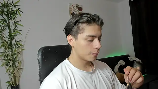 Snapshot of Giordano_Russo chatting on February 3, 2025, 3:59 pm Giordano Russo online show from February 3, 2025, 3:59 pm