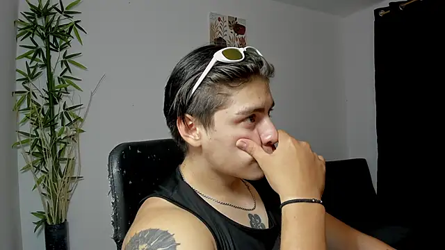 Snapshot of Giordano_Russo chatting on February 11, 2025, 3:29 am Giordano Russo online show from February 11, 2025, 3:29 am