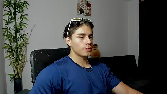 Snapshot of Giordano_Russo chatting on February 14, 2025, 2:50 am Giordano Russo online show from February 14, 2025, 2:50 am