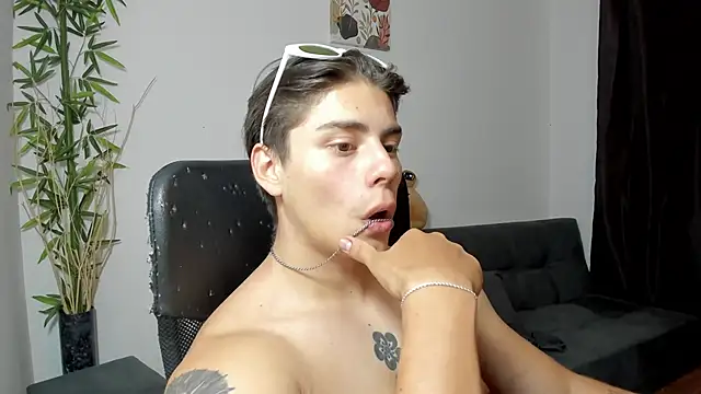 Snapshot of Giordano_Russo chatting on February 16, 2025, 3:04 am Giordano Russo online show from February 16, 2025, 3:04 am