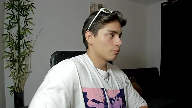 Snapshot of Giordano_Russo chatting on February 18, 2025, 5:53 am Giordano Russo online show from February 18, 2025, 5:53 am