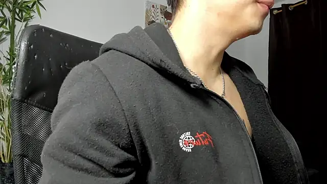 Snapshot of Giordano_Russo chatting on February 19, 2025, 2:44 pm Giordano Russo online show from February 19, 2025, 2:44 pm