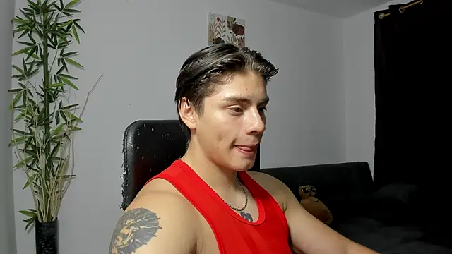 Snapshot of Giordano_Russo chatting on February 22, 2025, 3:01 am Giordano Russo online show from February 22, 2025, 3:01 am