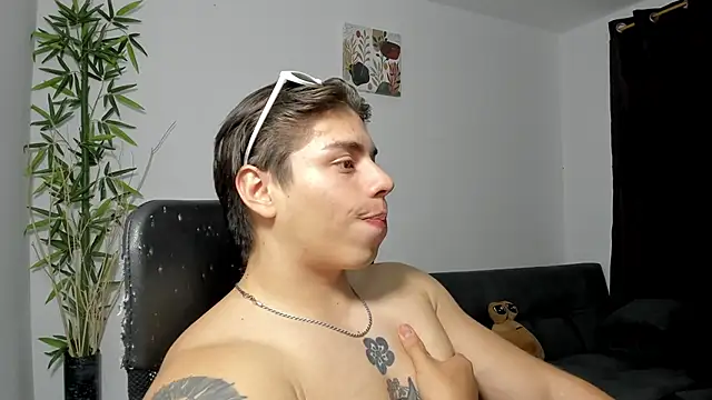 Snapshot of Giordano_Russo chatting on February 25, 2025, 12:36 am Giordano Russo online show from February 25, 2025, 12:36 am