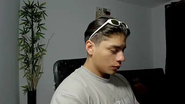 Snapshot of Giordano_Russo chatting on February 28, 2025, 3:15 pm Giordano Russo online show from February 28, 2025, 3:15 pm