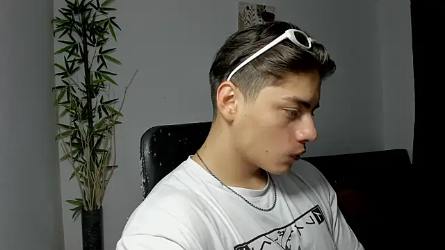 Snapshot of Giordano_Russo chatting on March 3, 2025, 3:09 pm Giordano Russo online show from March 3, 2025, 3:09 pm