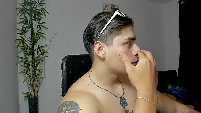 Snapshot of Giordano_Russo chatting on March 5, 2025, 2:46 am Giordano Russo online show from March 5, 2025, 2:46 am