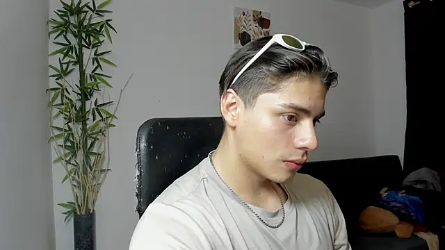 Snapshot of Giordano_Russo chatting on March 6, 2025, 2:30 am Giordano Russo online show from March 6, 2025, 2:30 am