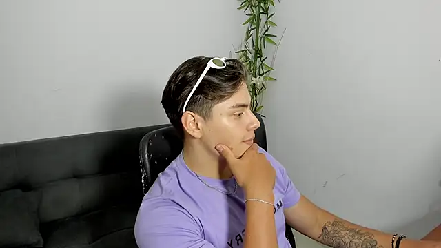 Snapshot of Giordano_Russo chatting on March 9, 2025, 7:48 pm Giordano Russo online show from March 9, 2025, 7:48 pm