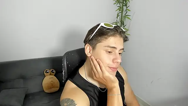 Snapshot of Giordano_Russo chatting on March 15, 2025, 5:08 am Giordano Russo online show from March 15, 2025, 5:08 am