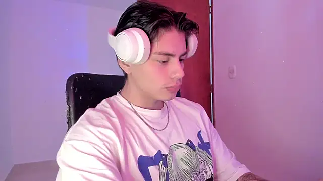 Snapshot of Giordano_Russo chatting on September 17, 2025, 7:37 pm Giordano Russo online show from September 17, 2025, 7:37 pm