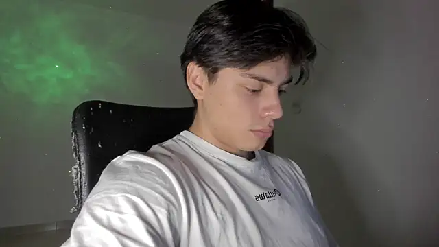 Snapshot of Giordano_Russo chatting on September 19, 2025, 11:05 pm Giordano Russo online show from September 19, 2025, 11:05 pm