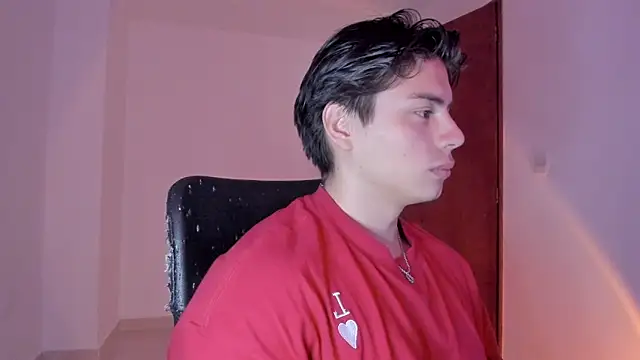 Snapshot of Giordano_Russo chatting on October 3, 2025, 9:56 pm Giordano Russo online show from October 3, 2025, 9:56 pm