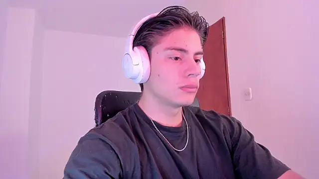 Snapshot of Giordano_Russo chatting on October 9, 2025, 5:11 pm Giordano Russo online show from October 9, 2025, 5:11 pm