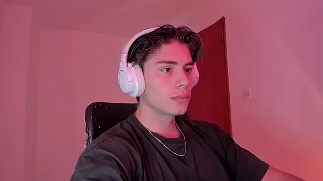 Snapshot of Giordano_Russo chatting on October 10, 2025, 9:03 pm Giordano Russo online show from October 10, 2025, 9:03 pm