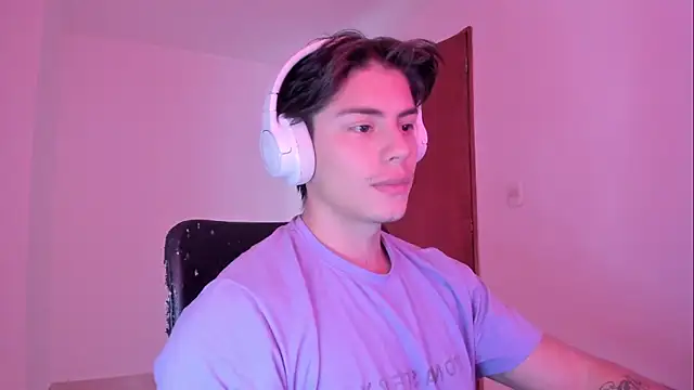 Snapshot of Giordano_Russo chatting on October 18, 2025, 7:03 pm Giordano Russo online show from October 18, 2025, 7:03 pm