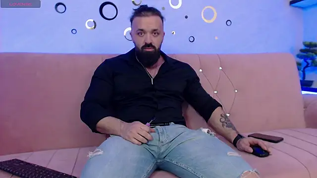 alexhunk09 online show from April 15, 2026, 11:49 pm