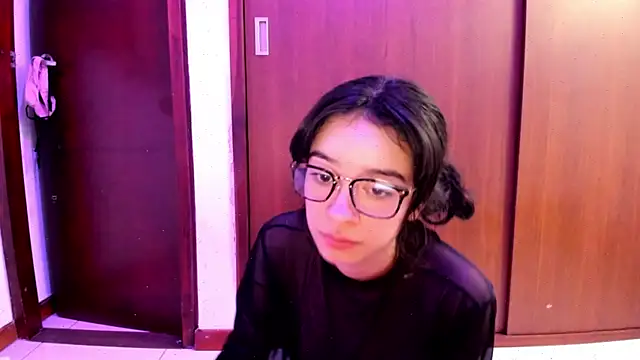 Snapshot of _Lunnaa_ chatting on February 2, 2025, 5:21 am  Lunnaa  online show from February 2, 2025, 5:21 am