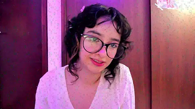 Snapshot of _Lunnaa_ chatting on September 26, 2025, 10:36 pm  Lunnaa  online show from September 26, 2025, 10:36 pm