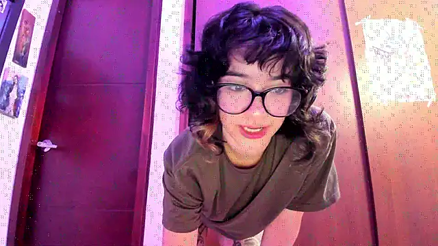 Snapshot of _Lunnaa_ chatting on October 20, 2025, 2:56 am  Lunnaa  online show from October 20, 2025, 2:56 am