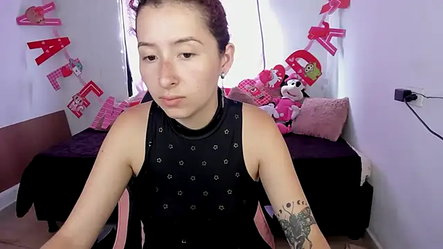 Snapshot of Ginger_Sweetty chatting on February 14, 2025, 8:26 pm Ginger Sweetty online show from February 14, 2025, 8:26 pm